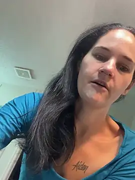 lolabunny9 online show from 01/15/25, 02:56