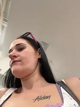 lolabunny9 online show from 03/19/25, 04:13