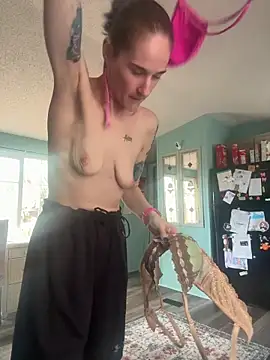 lolabunny9 online show from 12/03/25, 06:06