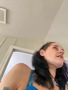 lolabunny9 online show from 12/22/25, 04:04