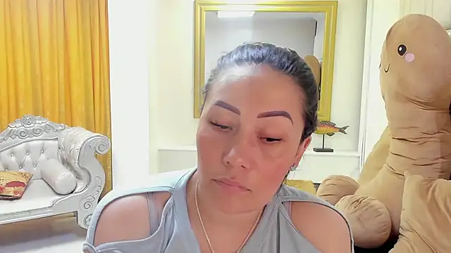 Snapshot of gaby_trent chatting on 12/31/24, 06:35 gaby trent online show from 12/31/24, 06:35