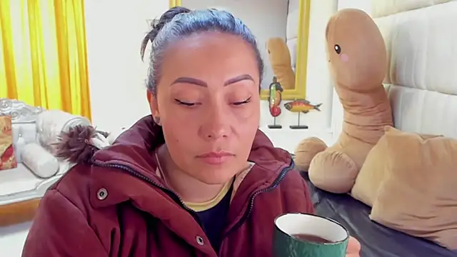 Snapshot of gaby_trent chatting on 01/16/25, 01:25 gaby trent online show from 01/16/25, 01:25