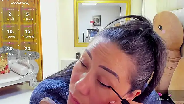 Snapshot of gaby_trent chatting on 01/29/25, 04:30 gaby trent online show from 01/29/25, 04:30