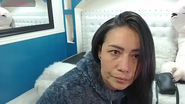 Snapshot of gaby_trent chatting on 02/24/25, 12:37 gaby trent online show from 02/24/25, 12:37