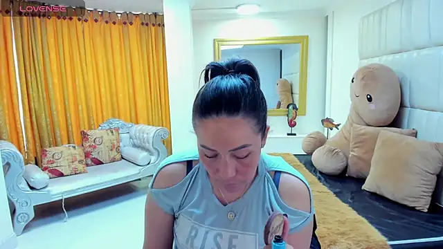 Snapshot of gaby_trent chatting on 03/01/25, 04:22 gaby trent online show from 03/01/25, 04:22