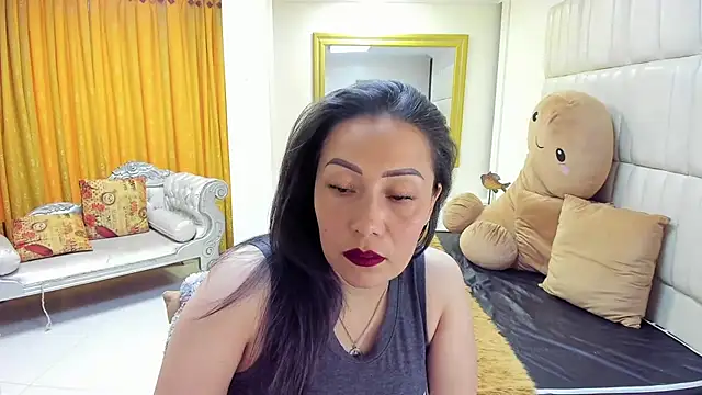 Snapshot of gaby_trent chatting on 03/03/25, 04:56 gaby trent online show from 03/03/25, 04:56