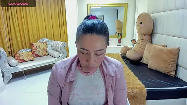 Snapshot of gaby_trent chatting on 03/05/25, 06:56 gaby trent online show from 03/05/25, 06:56