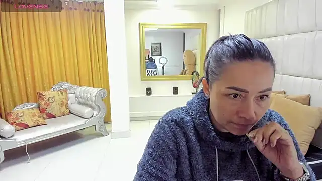 Snapshot of gaby_trent chatting on 03/06/25, 01:03 gaby trent online show from 03/06/25, 01:03