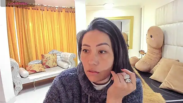 Snapshot of gaby_trent chatting on 03/11/25, 12:39 gaby trent online show from 03/11/25, 12:39