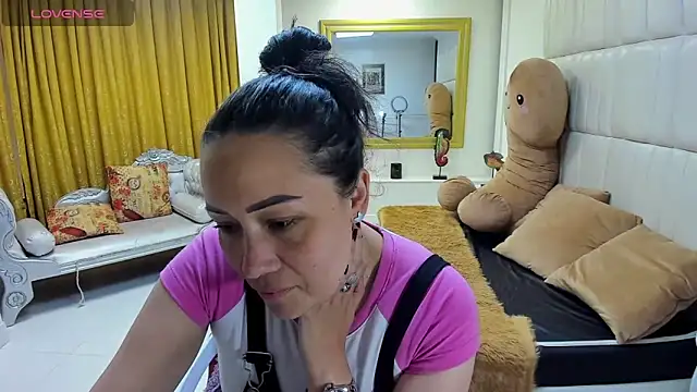 Snapshot of gaby_trent chatting on 03/14/25, 01:02 gaby trent online show from 03/14/25, 01:02