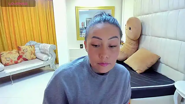 Snapshot of gaby_trent chatting on 03/20/25, 07:35 gaby trent online show from 03/20/25, 07:35