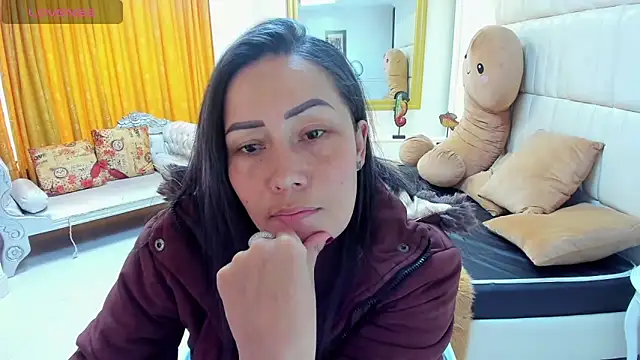 Snapshot of gaby_trent chatting on 03/21/25, 02:40 gaby trent online show from 03/21/25, 02:40