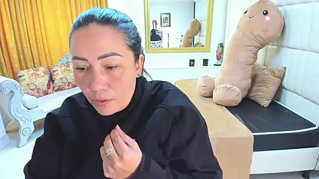 Snapshot of gaby_trent chatting on 10/07/25, 02:03 gaby trent online show from 10/07/25, 02:03