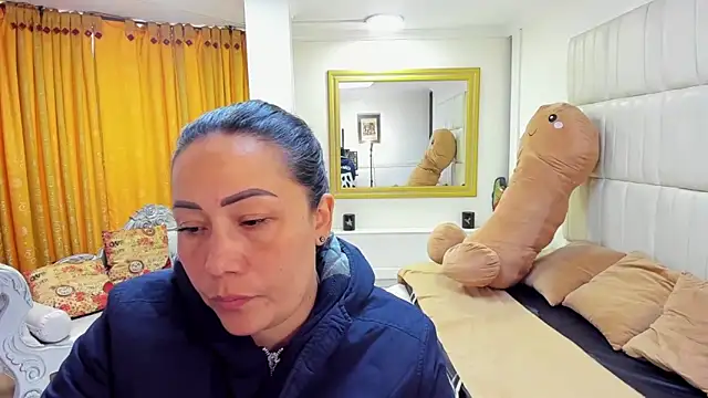 Snapshot of gaby_trent chatting on 10/17/25, 02:08 gaby trent online show from 10/17/25, 02:08