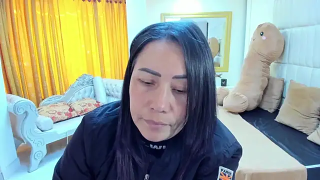 Snapshot of gaby_trent chatting on 10/23/25, 02:16 gaby trent online show from 10/23/25, 02:16