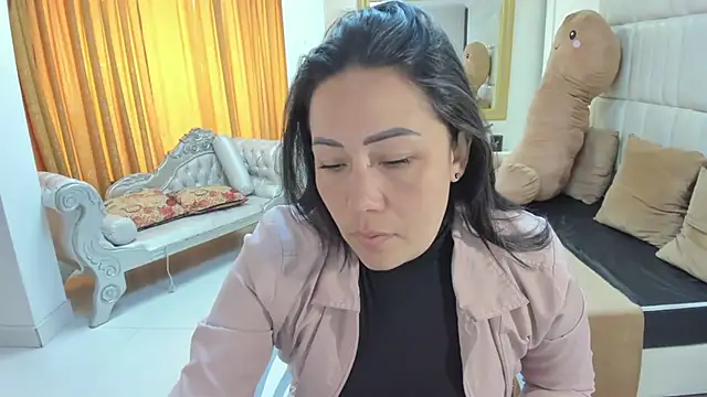 Snapshot of gaby_trent chatting on 10/24/25, 01:51 gaby trent online show from 10/24/25, 01:51