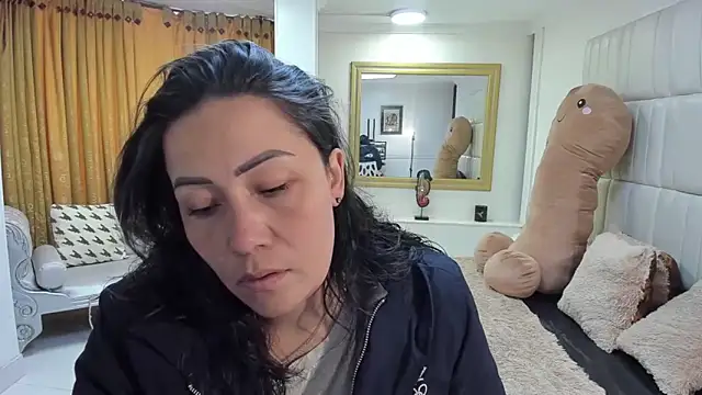 gaby trent online show from 11/06/25, 02:51