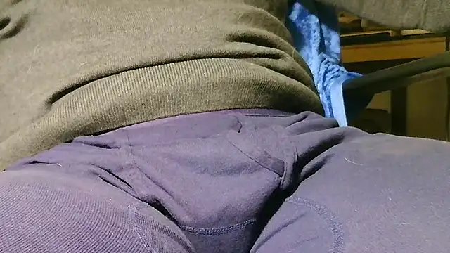 Snapshot of kalinixta chatting on 04/08/26, 03:45 kalinixta online show from 04/08/26, 03:45