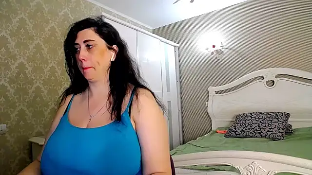 Snapshot of Evelyn_Shy chatting on 04/07/26, 08:37 Evelyn Shy online show from 04/07/26, 08:37