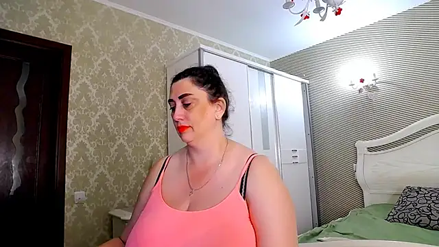 Snapshot of Evelyn_Shy chatting on 06/24/26, 10:25 Evelyn Shy online show from 06/24/26, 10:25