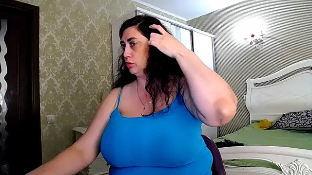 Snapshot of Evelyn_Shy chatting on 07/14/26, 10:43 Evelyn Shy online show from 07/14/26, 10:43