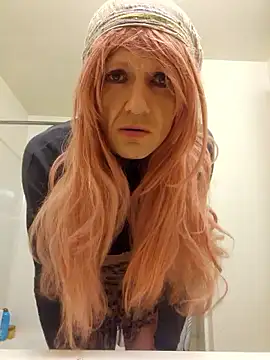 Snapshot of KandiK37 chatting on 03/07/25, 03:29 KandiK37 online show from 03/07/25, 03:29