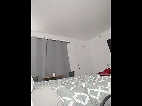 Snapshot of KandiK37 chatting on 11/06/25, 05:52 KandiK37 online show from 11/06/25, 05:52