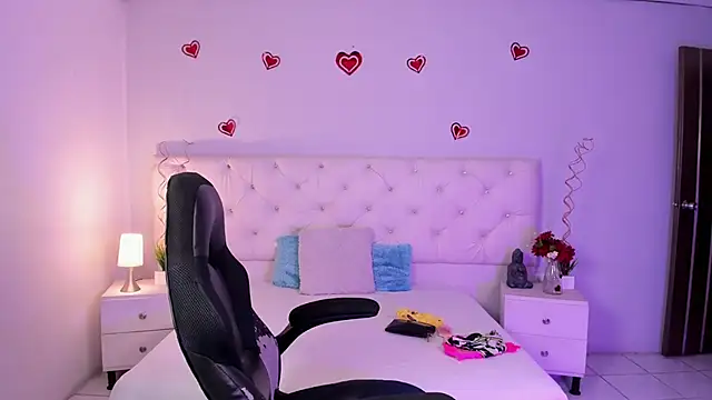 ximena slut 21 online show from 02/27/25, 10:53