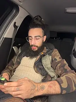 Snapshot of Av0caT chatting on 12/14/25, 10:25 Av0caT online show from 12/14/25, 10:25