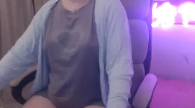 Snapshot of Aliss_Hottie chatting on 03/03/25, 04:24 Aliss Hottie online show from 03/03/25, 04:24