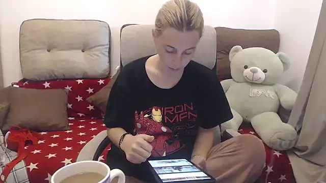 Snapshot of Aliss_Hottie chatting on 09/28/25, 07:03 Aliss Hottie online show from 09/28/25, 07:03