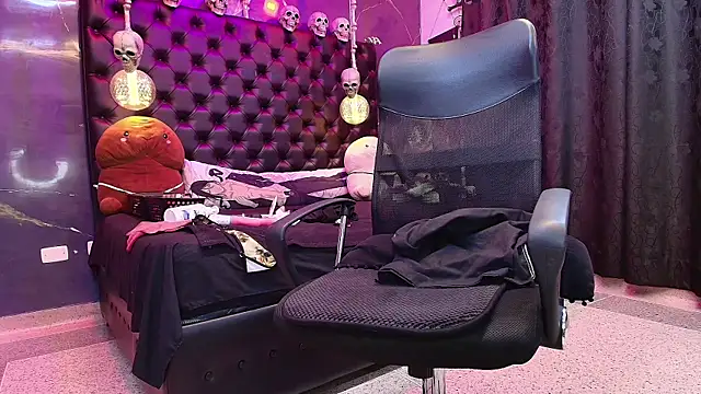 Snapshot of AlexHoe_ chatting on 02/21/25, 01:11 AlexHoe online show from 02/21/25, 01:11