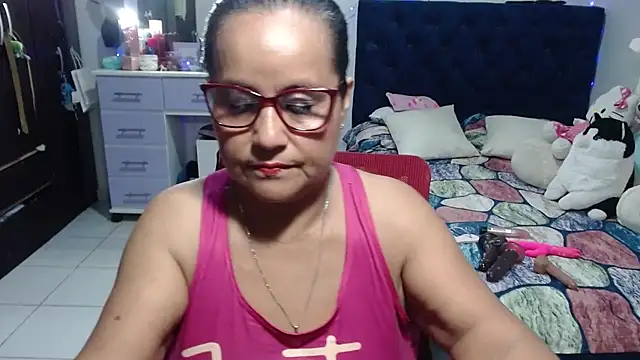 Snapshot of pervert_mommy_ chatting on 06/03/26, 10:18 pervert mommy online show from 06/03/26, 10:18