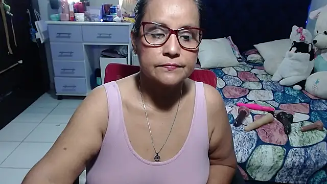 Snapshot of pervert_mommy_ chatting on 06/05/26, 10:21 pervert mommy online show from 06/05/26, 10:21