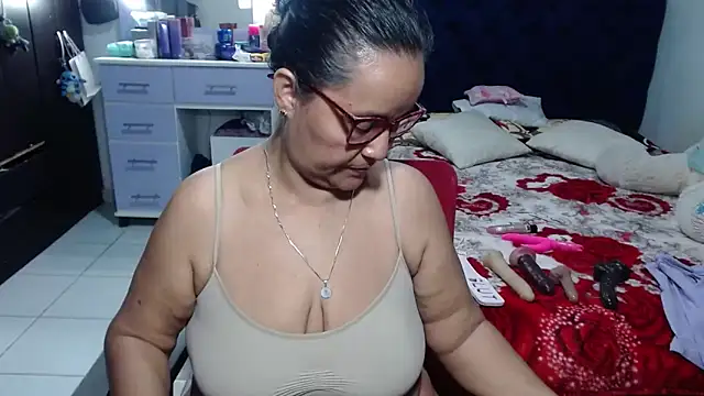 Snapshot of pervert_mommy_ chatting on 06/13/26, 10:57 pervert mommy online show from 06/13/26, 10:57