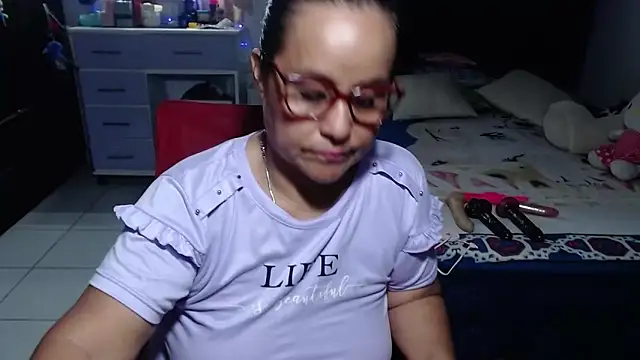 Snapshot of pervert_mommy_ chatting on 06/27/26, 10:42 pervert mommy online show from 06/27/26, 10:42