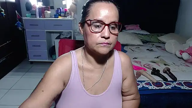 Snapshot of pervert_mommy_ chatting on 06/29/26, 11:21 pervert mommy online show from 06/29/26, 11:21