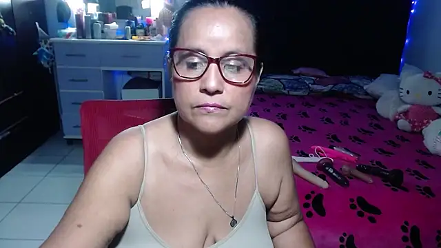 Snapshot of pervert_mommy_ chatting on 07/02/26, 10:32 pervert mommy online show from 07/02/26, 10:32