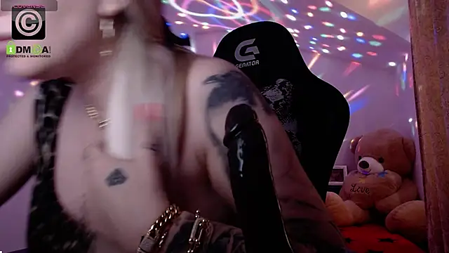 SonyaDevon online show from 12/31/24, 10:58