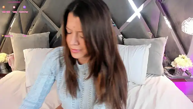 Snapshot of emperatriz_reyes chatting on 02/10/25, 10:40 emperatriz reyes online show from 02/10/25, 10:40