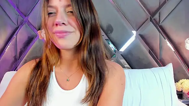 Snapshot of emperatriz_reyes chatting on 03/05/25, 03:18 emperatriz reyes online show from 03/05/25, 03:18