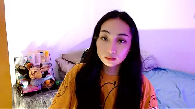 Snapshot of SweetLilly_18 chatting on 11/03/25, 03:08 SweetLilly 18 online show from 11/03/25, 03:08