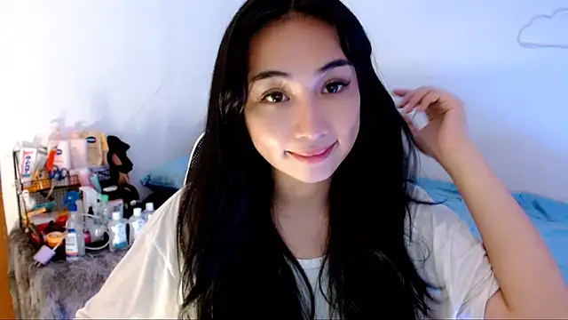 Snapshot of SweetLilly_18 chatting on 11/09/25, 05:39 SweetLilly 18 online show from 11/09/25, 05:39