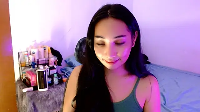 Snapshot of SweetLilly_18 chatting on 11/17/25, 03:56 SweetLilly 18 online show from 11/17/25, 03:56