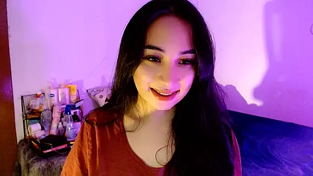 Snapshot of SweetLilly_18 chatting on 12/05/25, 12:25 SweetLilly 18 online show from 12/05/25, 12:25