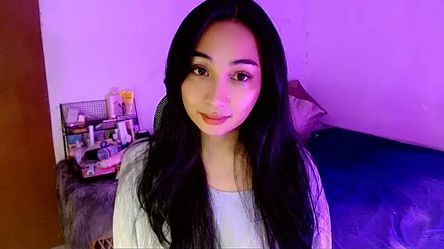 Snapshot of SweetLilly_18 chatting on 12/15/25, 03:44 SweetLilly 18 online show from 12/15/25, 03:44