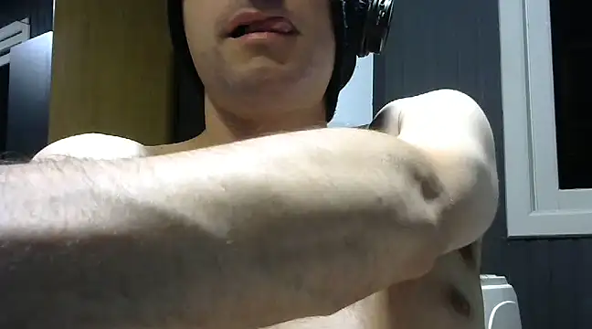 Snapshot of gauchors20 chatting on 01/05/25, 03:00 gauchors20 online show from 01/05/25, 03:00