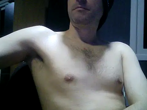 Snapshot of gauchors20 chatting on 11/30/25, 02:26 gauchors20 online show from 11/30/25, 02:26