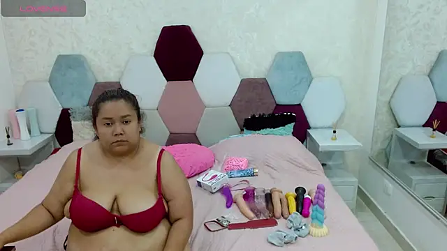 Snapshot of angel_blue chatting on 02/10/25, 01:35 angel blue online show from 02/10/25, 01:35