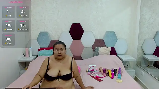 Snapshot of angel_blue chatting on 02/15/25, 04:23 angel blue online show from 02/15/25, 04:23